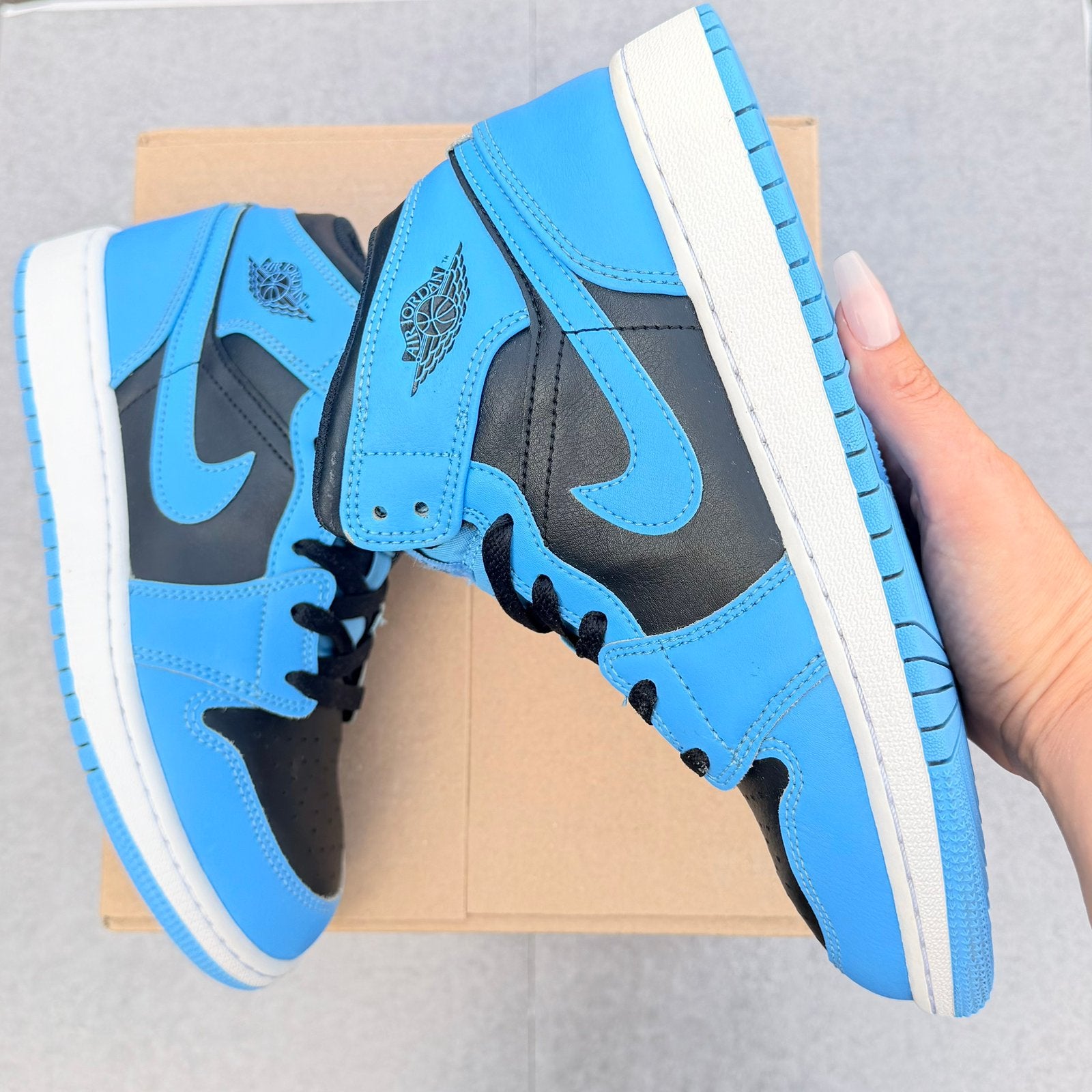 Nike Air Jordan 1 Mid University Blue Black maat 38, Blauw, Ophalen of Verzenden, Sneakers, Gedragen