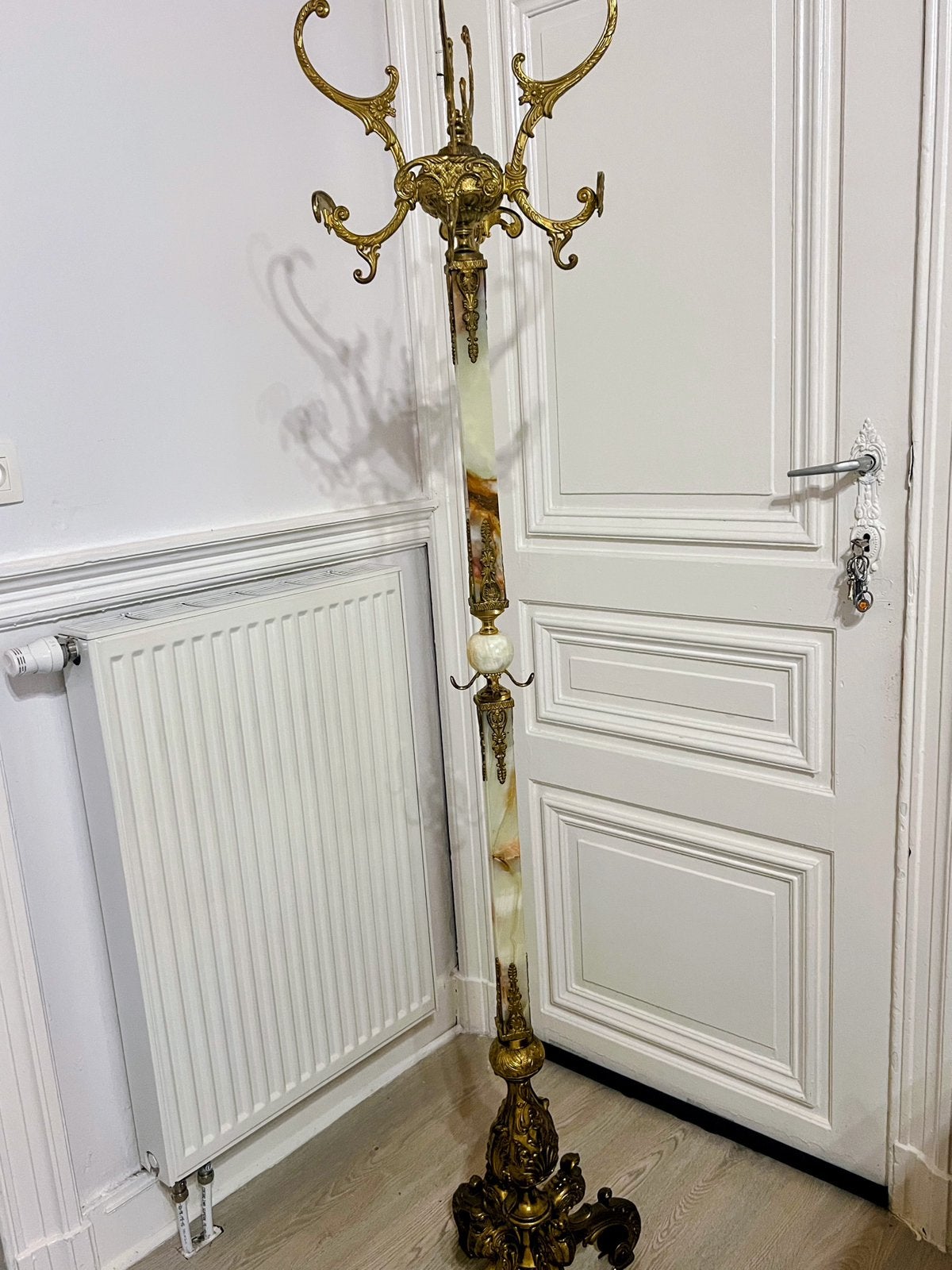 Porte manteau, Enlèvement