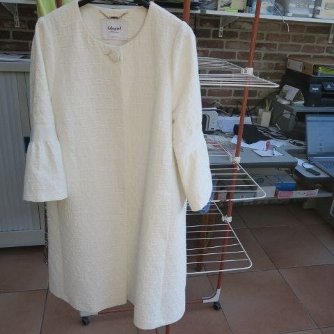 Manteltje nieuw wit structuur Blugirl mt 42 (it 46), Kleding | Dames, Jassen | Zomer, Wit, Nieuw, Ophalen of Verzenden, Maat 42/44 (L)