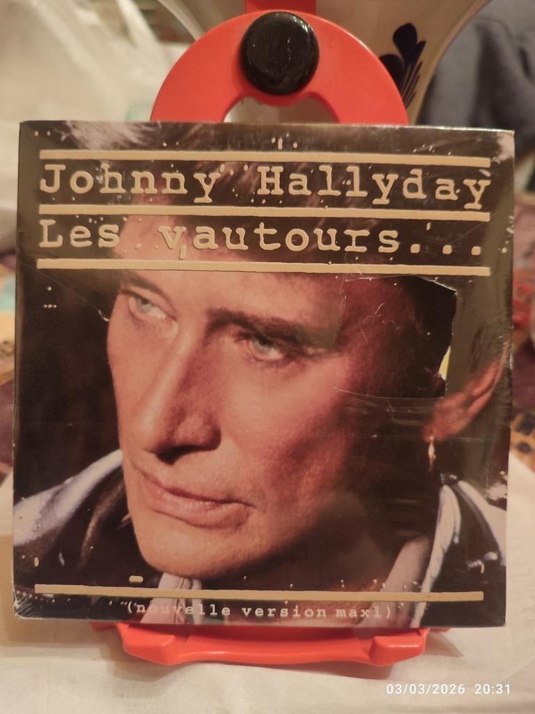 CD de Johnny Hallyday.
" Les Vautours "., CD & DVD, Enlèvement ou Envoi, Neuf, dans son emballage
