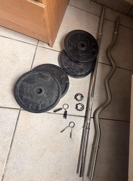 Curlbar & halterstang + 4x5kg schijven, Sport en Fitness, Ophalen, Zo goed als nieuw
