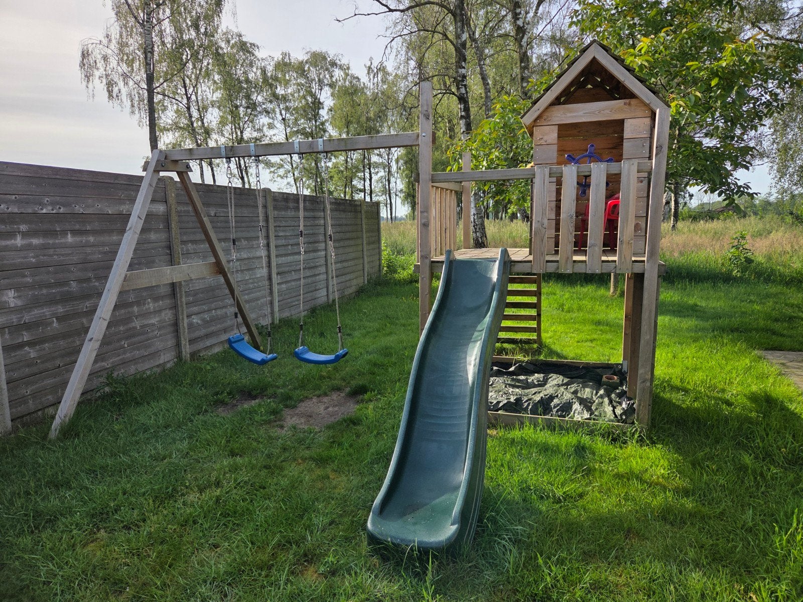Speeltoestel glijbaan en schommels + zandbak, Kinderen en Baby's, Speelgoed | Buiten | Speeltoestellen, Ophalen