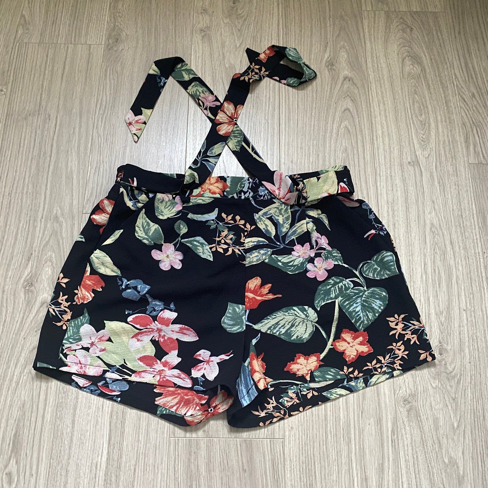 Short only maat medium, Kleding | Dames, Broeken en Pantalons, Maat 38/40 (M), Kort, Meerkleurig, Ophalen of Verzenden
