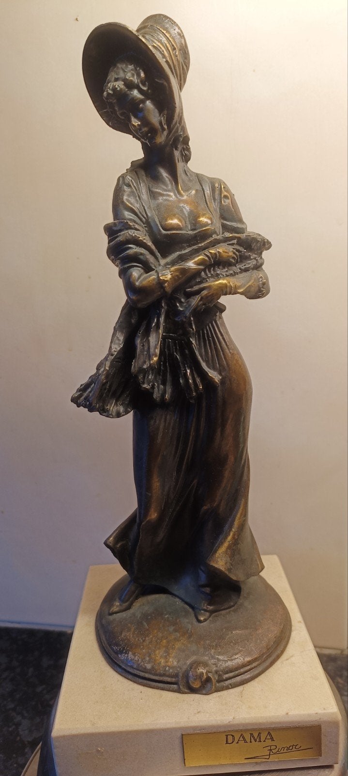 Bronze beeld figuur op sokkel gesigneerd, Antiek en Kunst, Ophalen of Verzenden, Op sokkel, Klassiek, Beeld