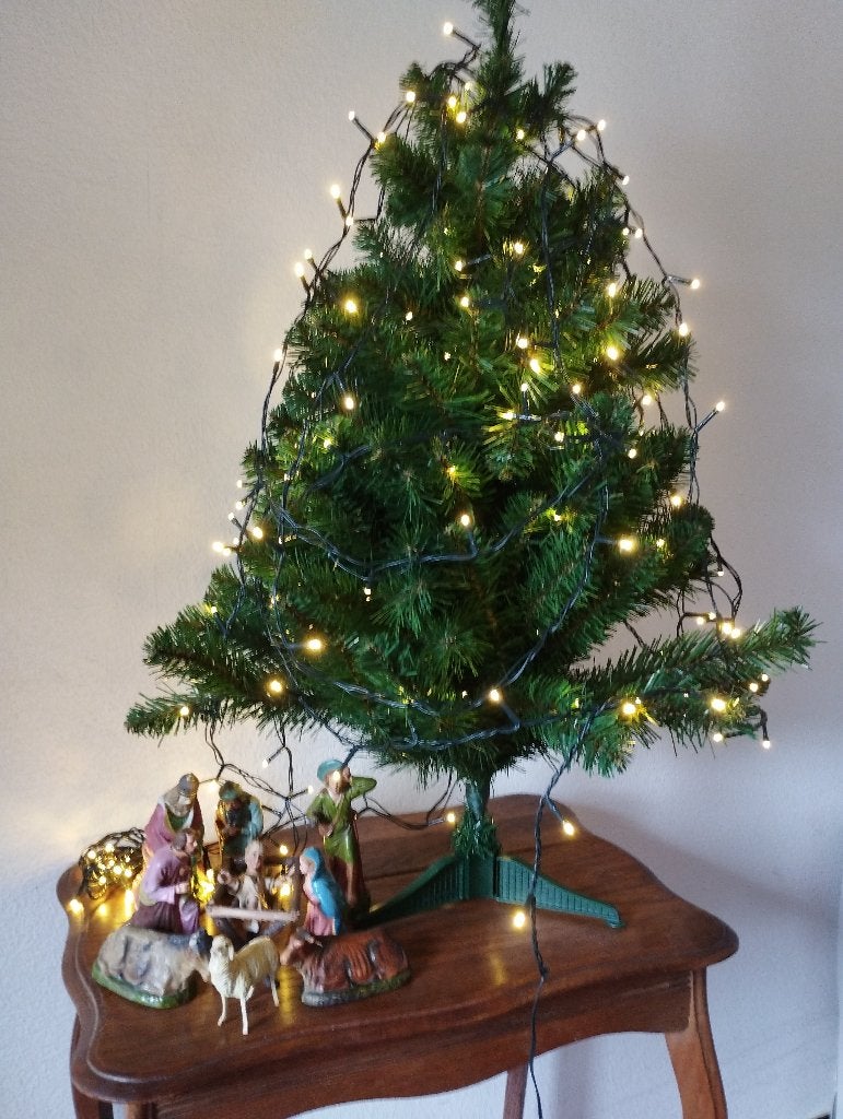 Volledig versierde kerstboom + kerststalfiguren, Diversen, Ophalen, Gebruikt