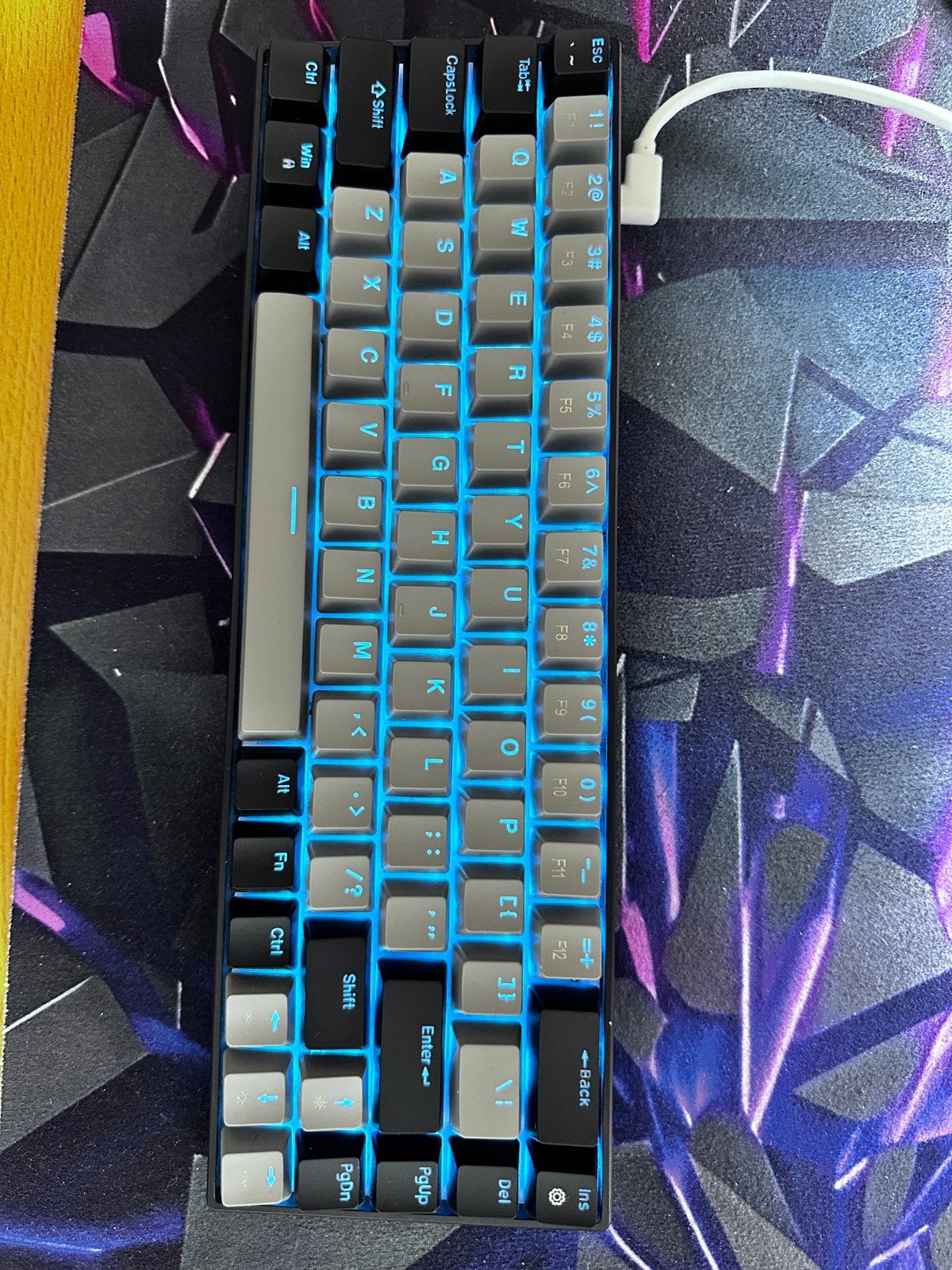 Grijs-zwart toetsenbord met blauw achtergrondverlichting, Computers en Software, Toetsenborden, Ophalen, Zo goed als nieuw, Qwerty