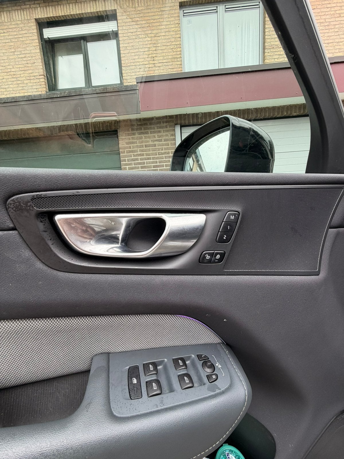 Volvo XC60 B4 Mild Hybrid R-Design – Full Option – 65.000 km, Auto's, Automaat, Leder en Stof, Beige, Bedrijf