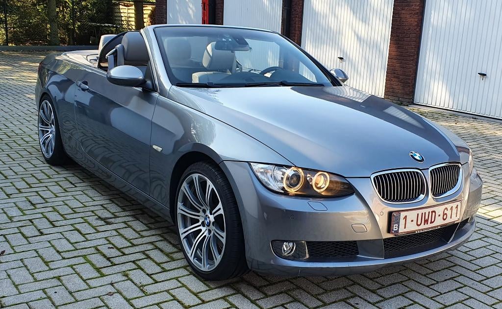 BMW 325i cabrio E93, Autos, BMW, Particulier, Série 3, ABS, Caméra de recul, Phares directionnels, Airbags, Air conditionné, Alarme