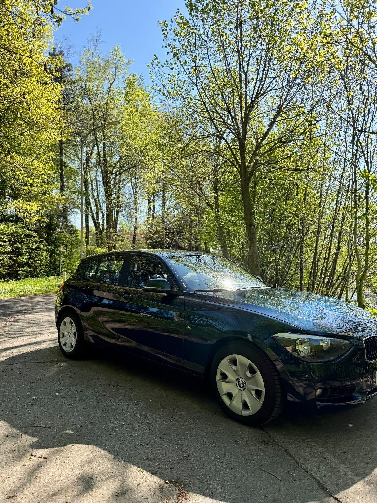 BMW 116d Sport Line 2014  **Blanco gekeurd**, Auto's, BMW, Euro 5, 1498 cc, Zwart, 4 cilinders
