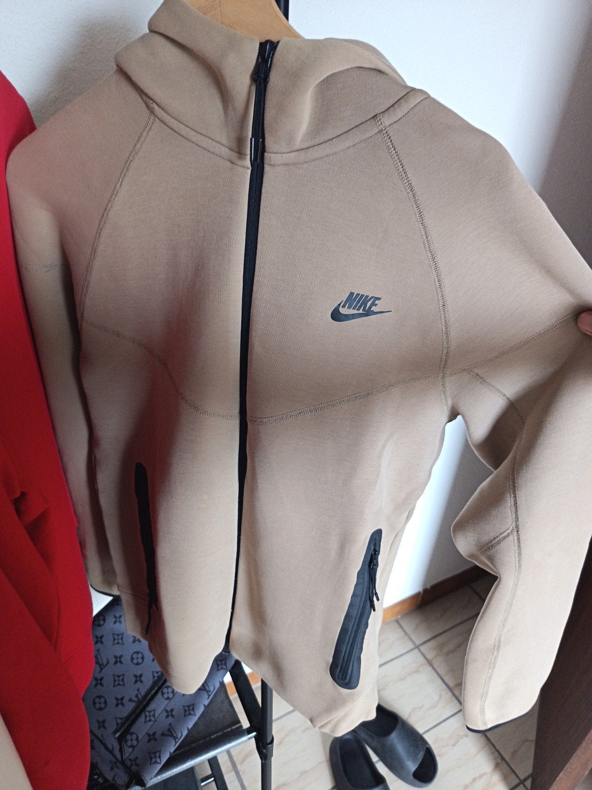 beige Nike tech maat M, Vêtements | Hommes, Pulls & Vestes, Enlèvement ou Envoi, Taille 48/50 (M), Beige, Nike