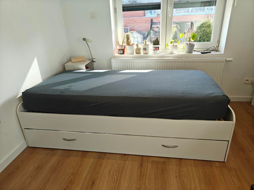 Bed met lade voor extra slaapplaats, Ophalen