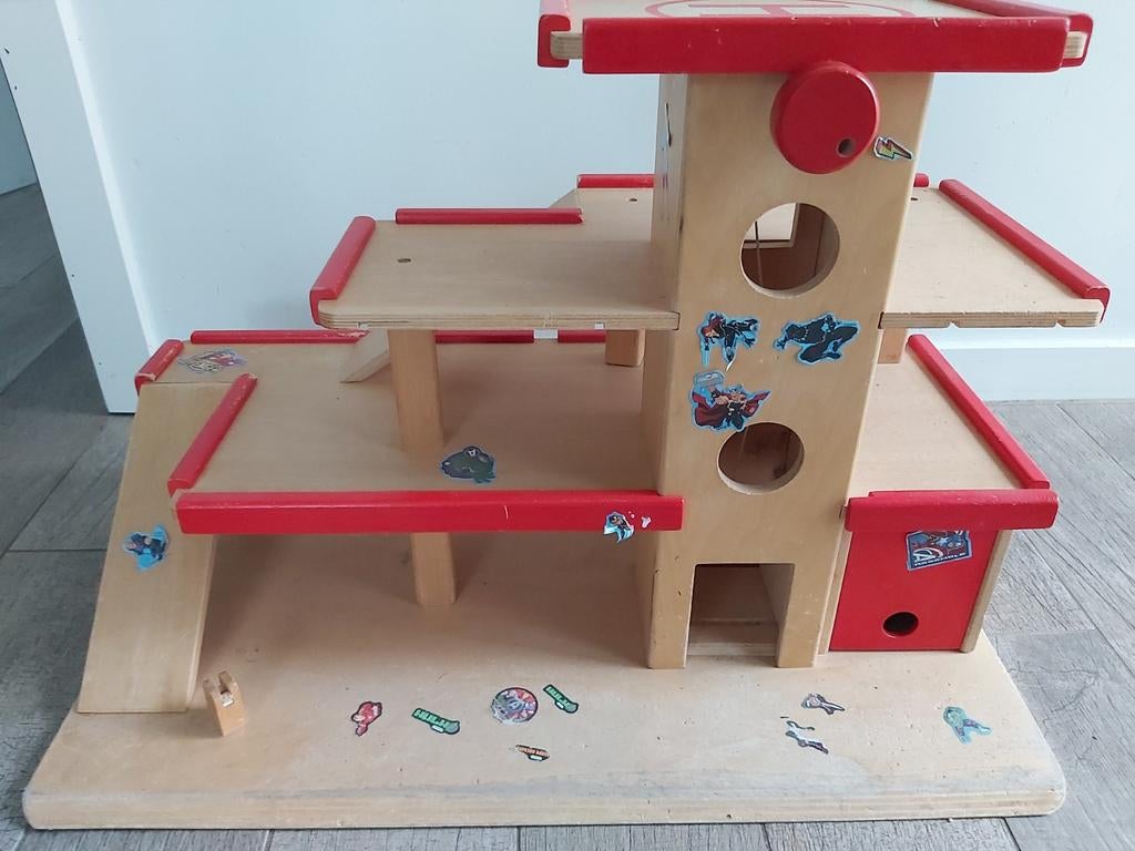 Stevige houten garaga, Ophalen