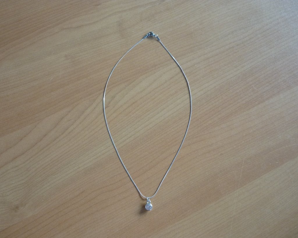 Zilverkleurige fijne schakel ketting met witte strass hanger, Ophalen of Verzenden