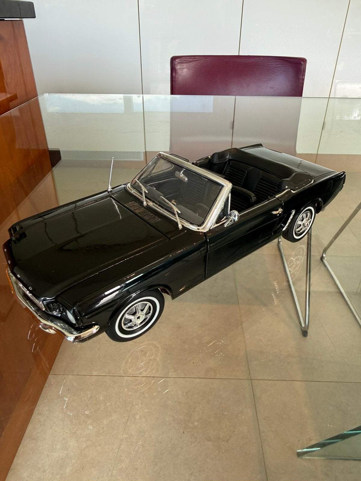 Ford Mustang Cabriolet 1964 Zwart 1/18 Welly zonder doos, Hobby en Vrije tijd, Modelauto's | 1:18, Ophalen of Verzenden, Zo goed als nieuw