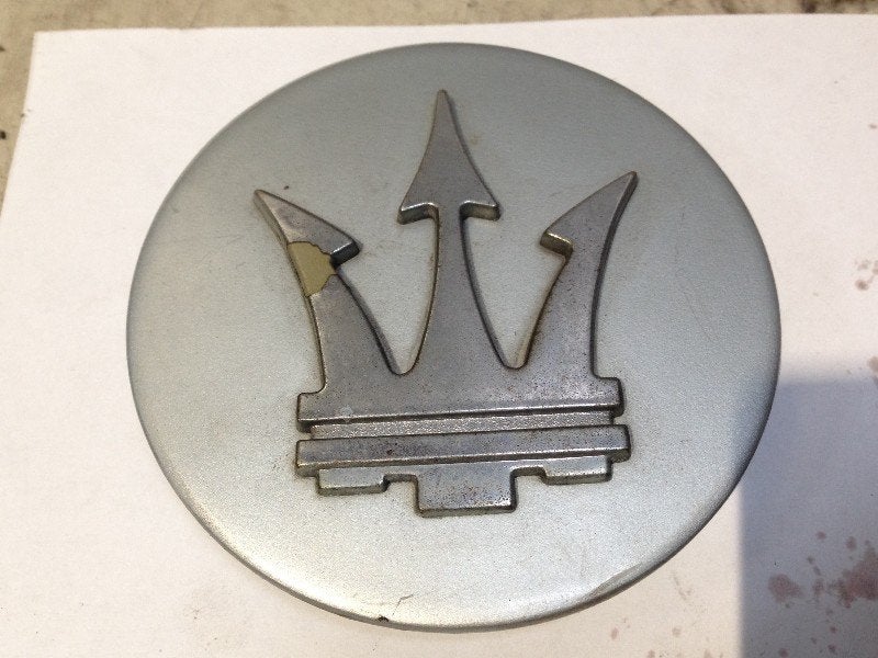 EMBLEEM in de c stijl Maserati Biturbo (01-1981/12-1995), Taurusavenue 1
2132 LS  Hoofddorp, NL, Webaccessibility@stellantis.com