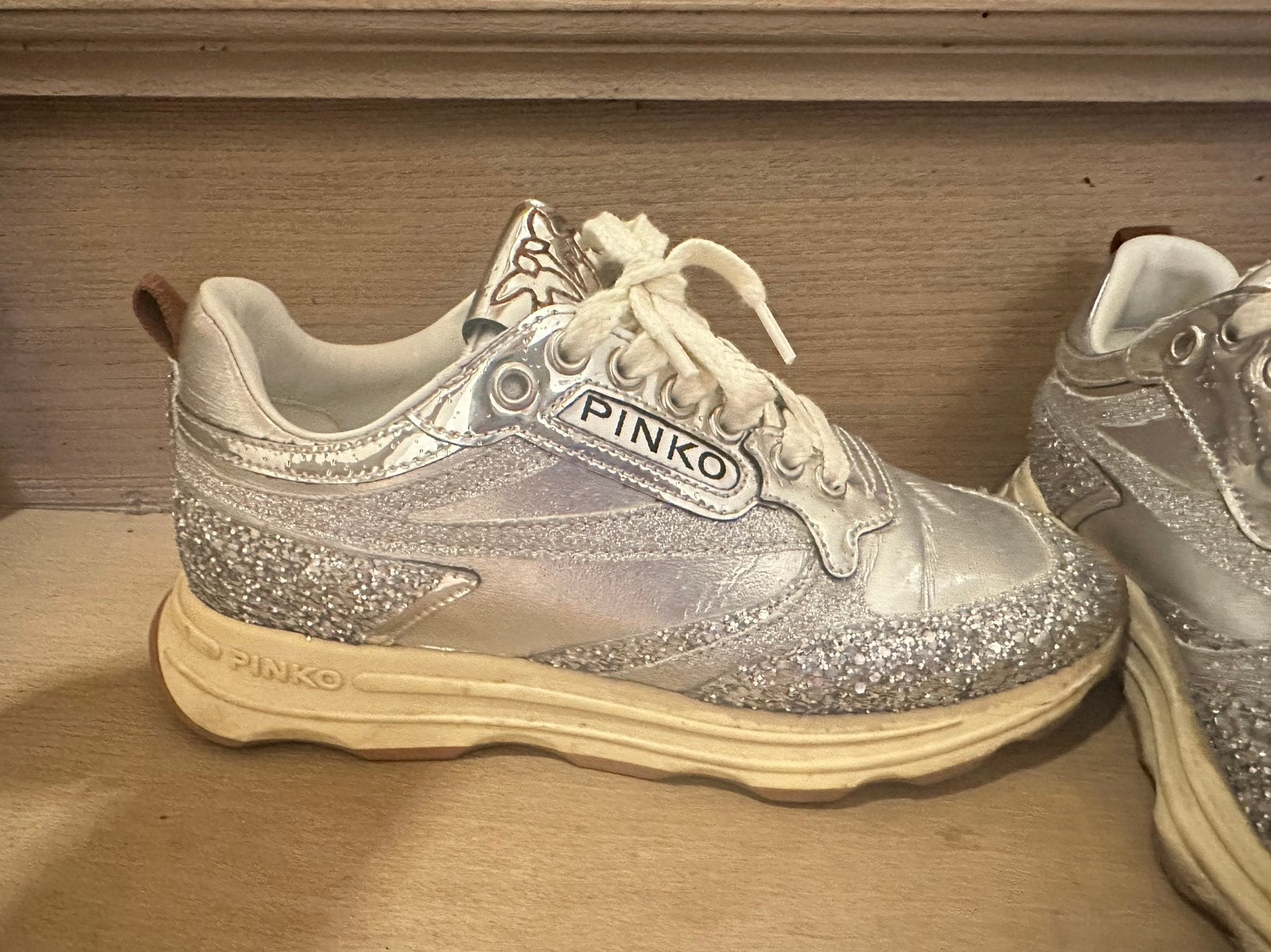 Pinko lage sneakers zilver M36 (was €320, nu €199,95), Ophalen of Verzenden, Zo goed als nieuw, Sneakers