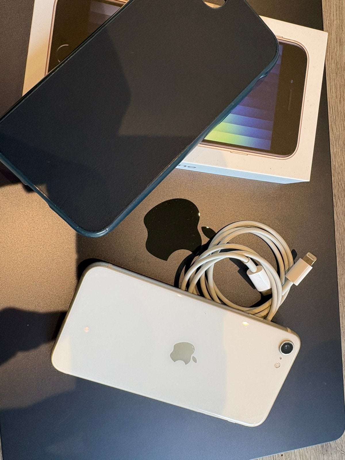 iPhone SE 2022 blanc (3e génération) – 64 Go – Batterie 88 %, Télécoms, 88 %, Enlèvement, Utilisé, 64 GB
