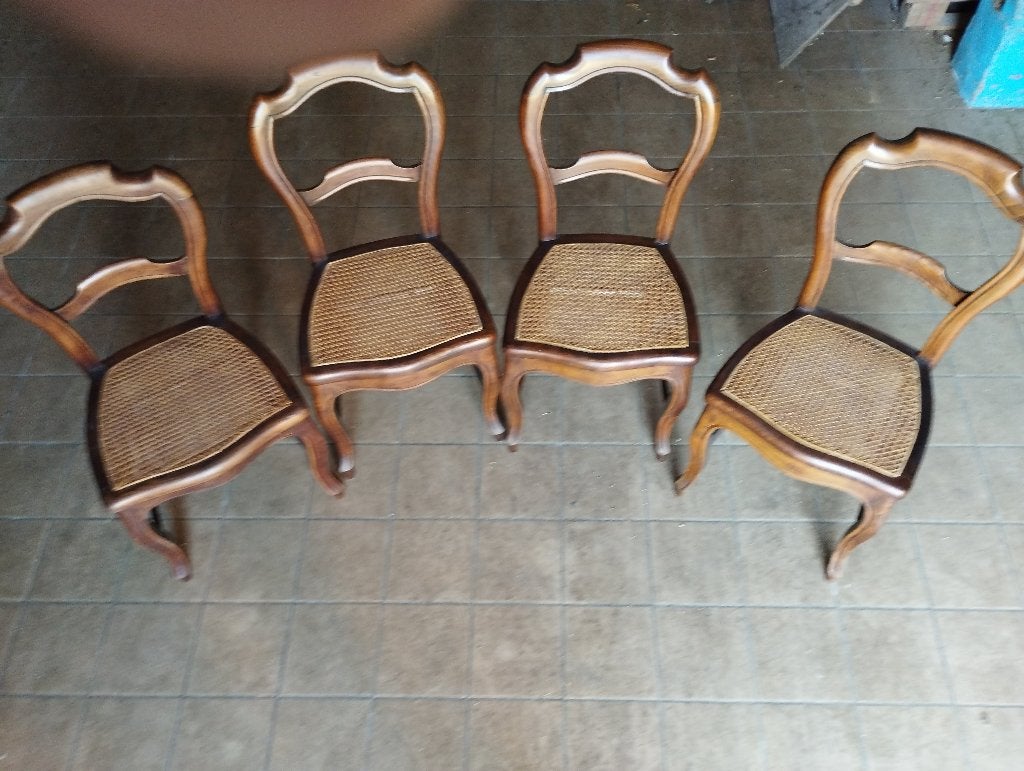 Stoelen met gevlochten riet, Ophalen