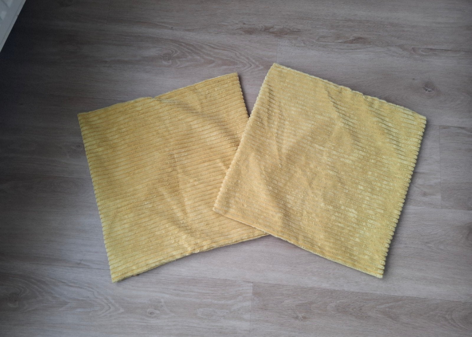 2 zachte kussenhoezen, Huis en Inrichting, Woonaccessoires | Kussens, Ophalen of Verzenden, Zo goed als nieuw, Vierkant