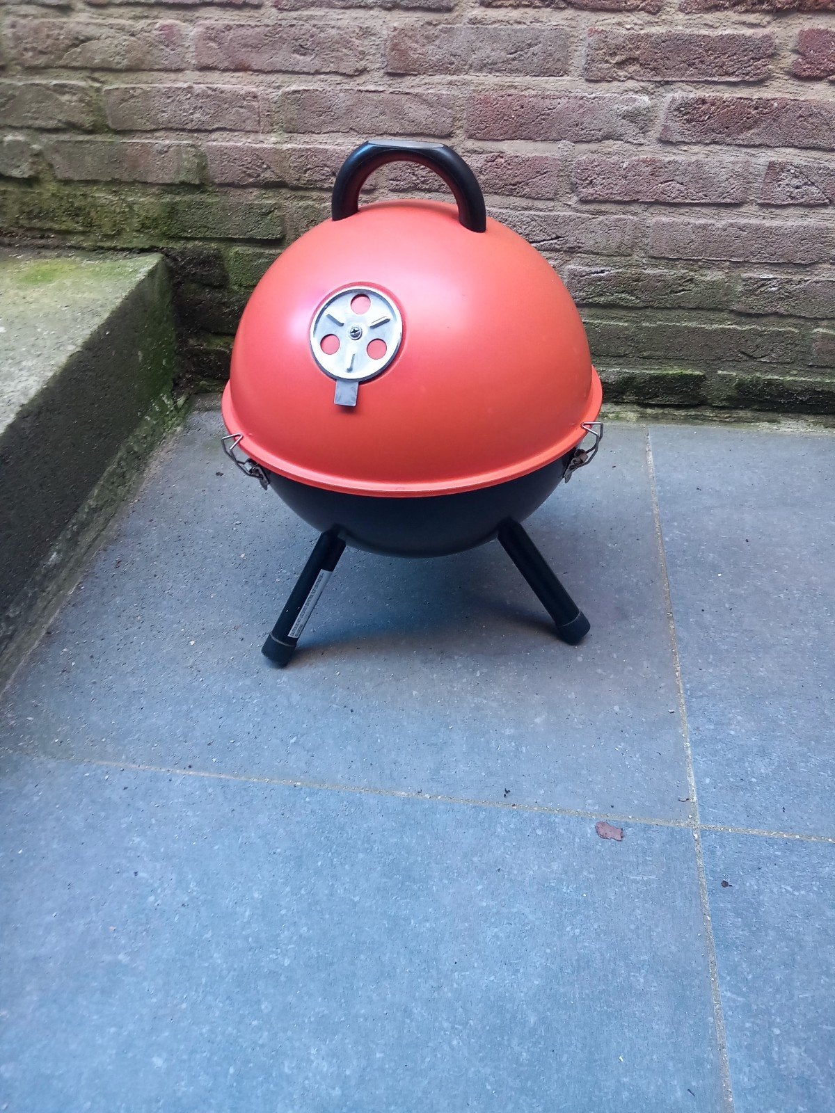 Kleine  bbq 31cm diameter. 0479750413, Ophalen