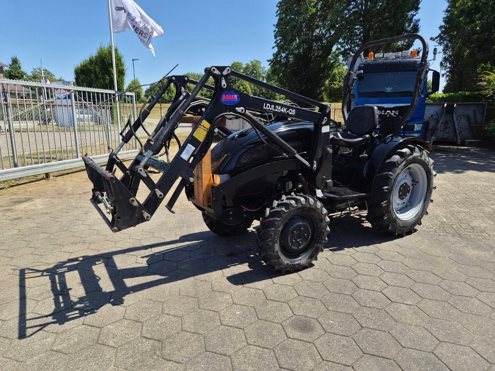 Mini-tracteur Eurotrac F25 avec chargeur frontal, Articles professionnels, Enlèvement
