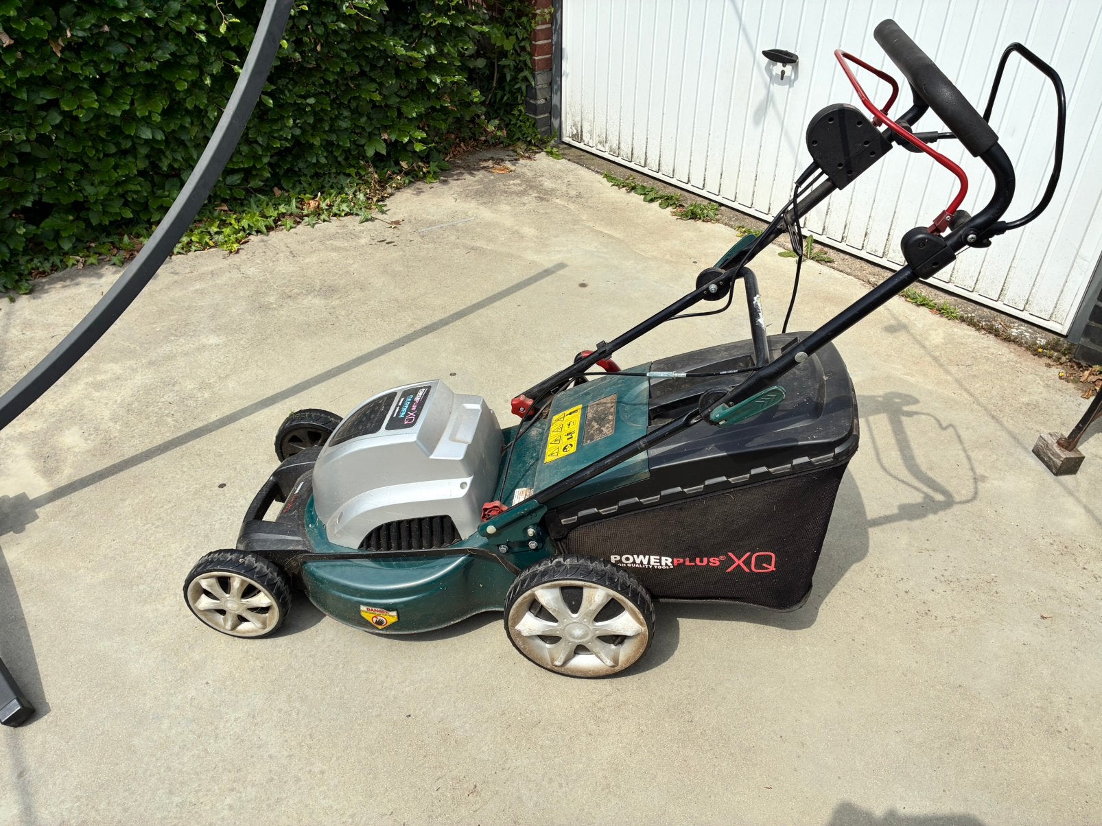 Elektrische grasmachine Powerplus XQ, Tuin en Terras, Grasmaaiers, Gebruikt, Elektrische grasmaaier, Opvangbak, Ophalen