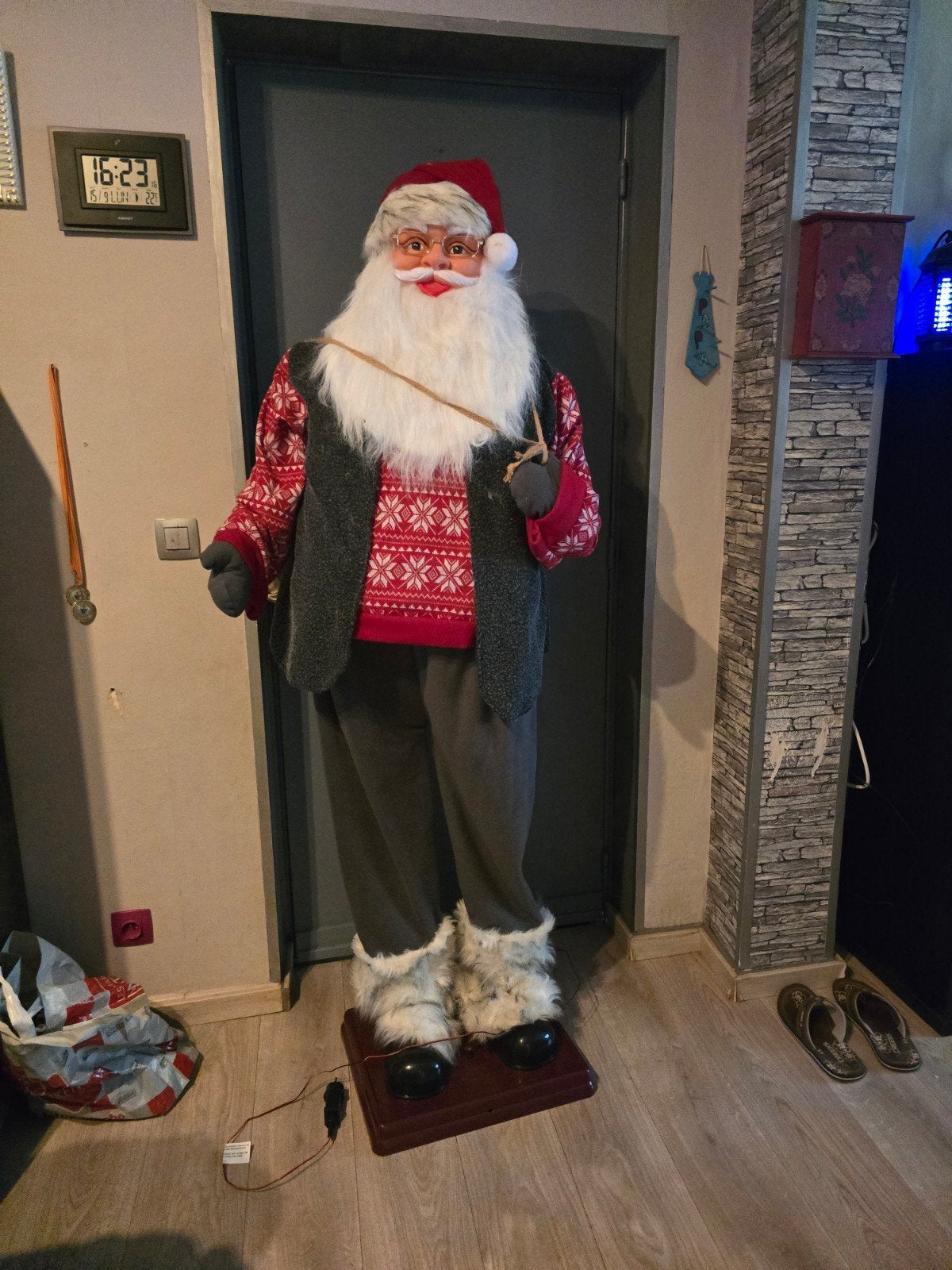 père Noël articulé, Enlèvement