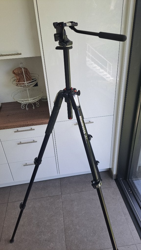 Trépied Manfrotto + sac à dos ZGAN, TV, Hi-fi & Vidéo, 175 cm ou plus, Comme neuf, Enlèvement, Manfrotto