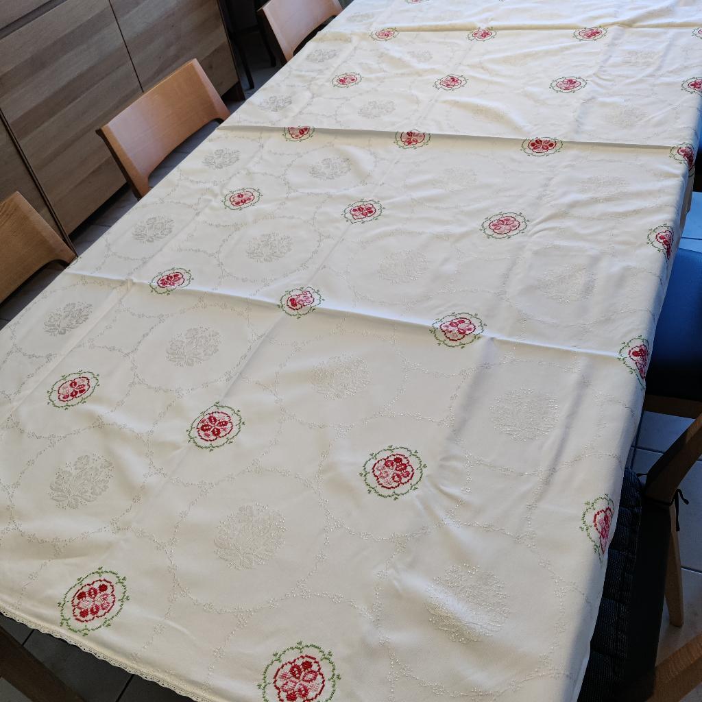Tafelkleed damast, Huis en Inrichting, Tafelkleden, Ophalen, Zo goed als nieuw, Ovaal, Binnen
