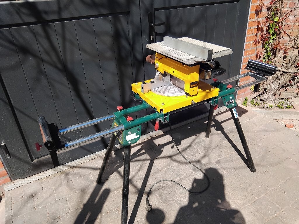 Combinatiezaag: afkortzaag + zaagtafel, Doe-het-zelf en Bouw, Ophalen, Gebruikt, 600 tot 1200 watt, Dewalt