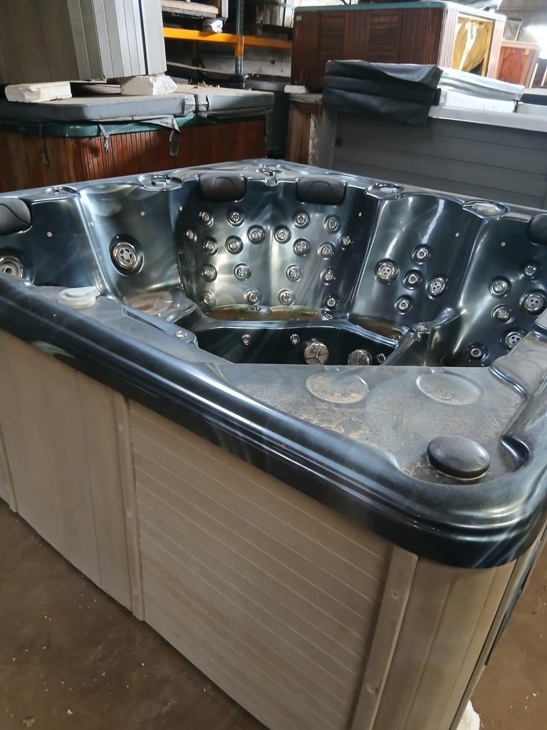 Jacuzzi gratis geleverd geplaatst en 1j garantie, Tuin en Terras, Verzenden