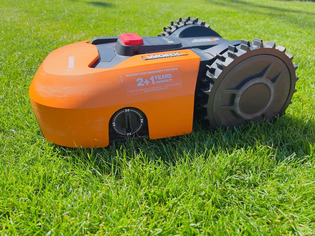 Worx Landroid  S WR130e : Gazon-robot, Ophalen, Cirkelmaaier, Minder dan 30 cm, Zo goed als nieuw