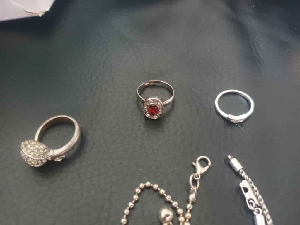 Juwelen te koop, Ophalen