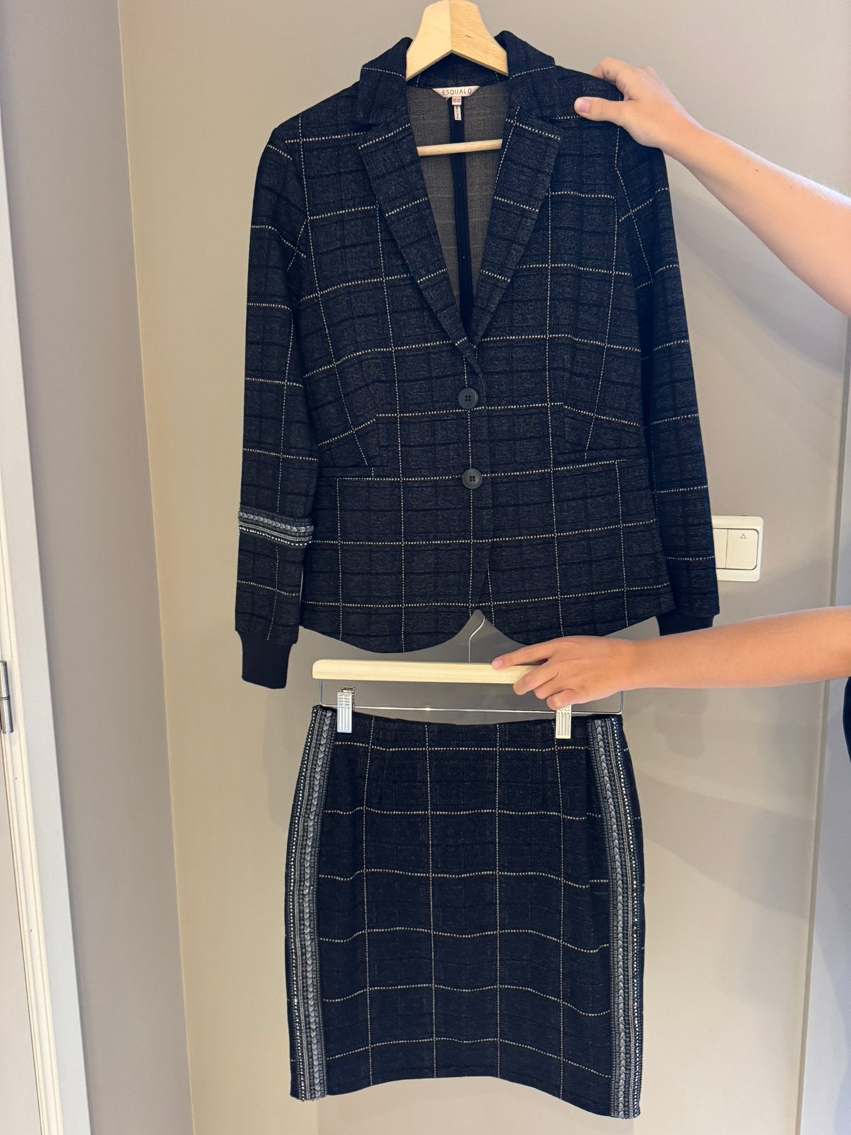 Nieuw! Kostuum setje blazer met rok Esqualo, Kleding | Dames, Ophalen of Verzenden, Nieuw, Maat 34 (XS) of kleiner