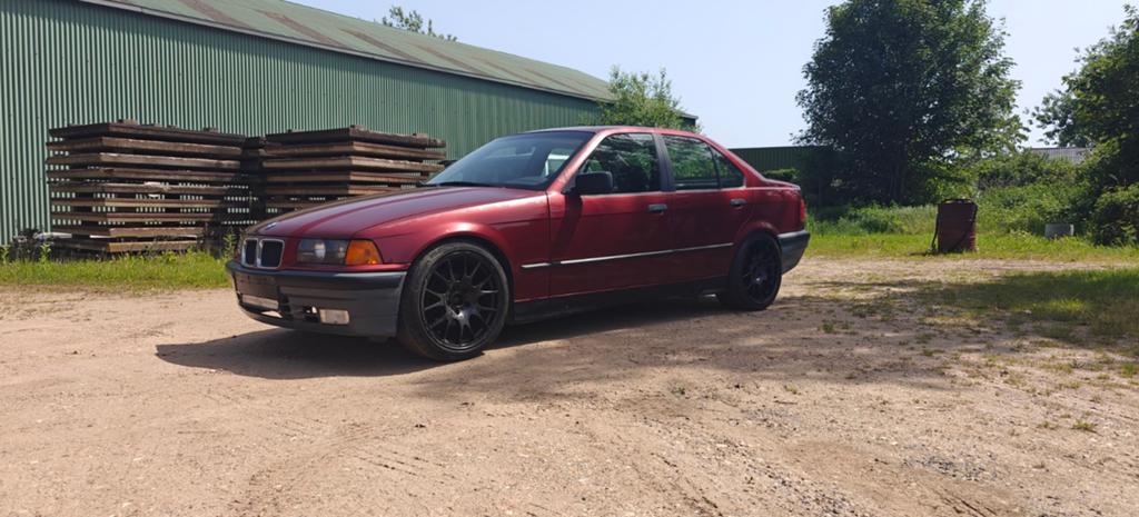 BMW e36 318is, Auto's, BMW, Particulier, 3 Reeks, Mistlampen, Sportstoelen, USB, Benzine, 4 deurs, Handgeschakeld, Rood, Zwart