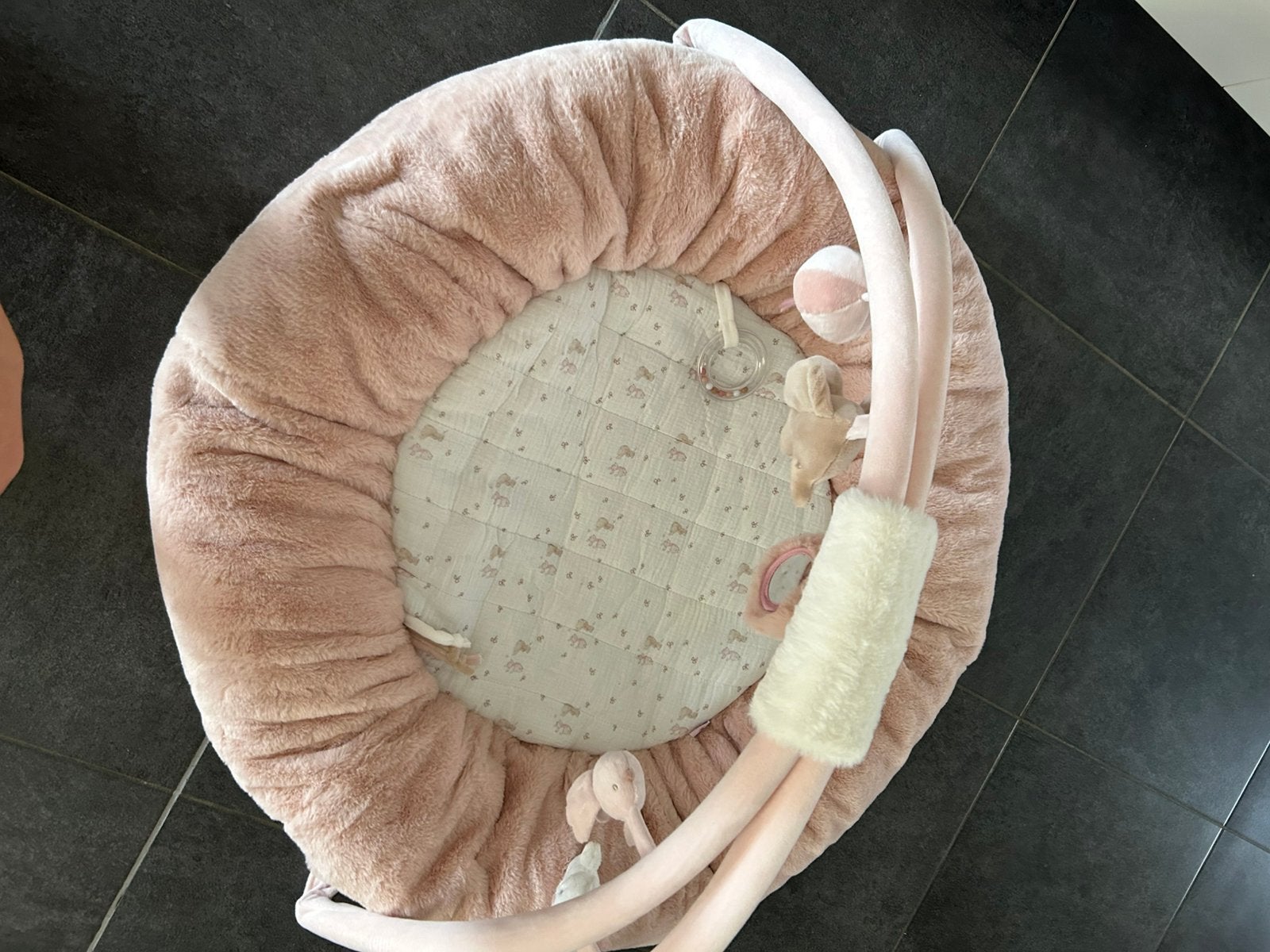 Nattou speeltapijtpoef met bogen roze, Ophalen, Zo goed als nieuw