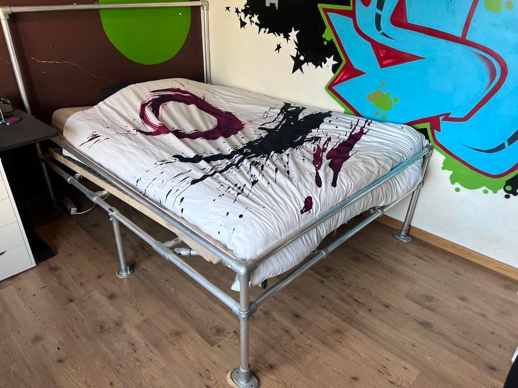 Stoer en uniek tienerbed - 140x200cm, Ophalen, 140 cm, Twijfelaar, Stoer tienerbed