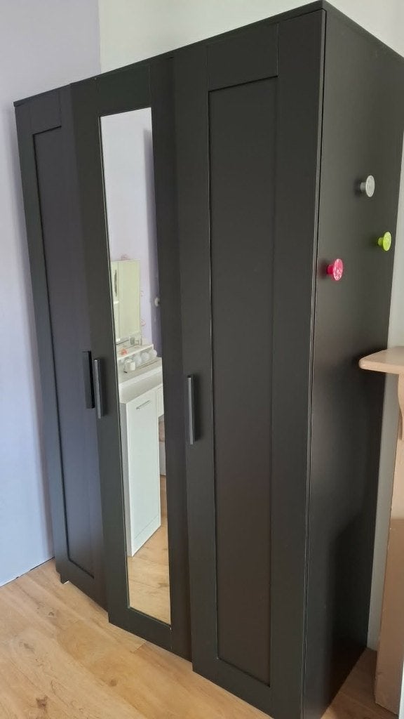 Armoire IKEA BRIMNES noire 3 portes et miroir 117  50  190, Maison & Meubles, 25 à 50 cm, Utilisé, Avec porte(s), Moderne