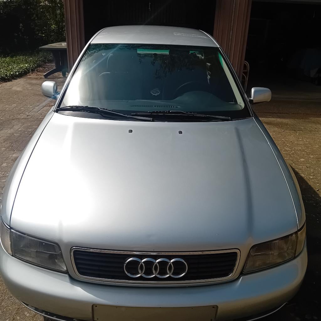 Audi A4 B6 1.9 TDI '96 Automaat voor export/onderdelen, Auto's, 4 zetels, Stof, 4 cilinders, A4