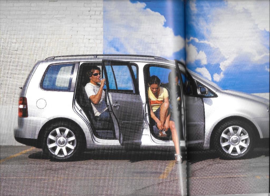 VOLKSWAGEN TOURAN  2003, Boeken, Auto's | Folders en Tijdschriften, Ophalen of Verzenden, Zo goed als nieuw, Volkswagen