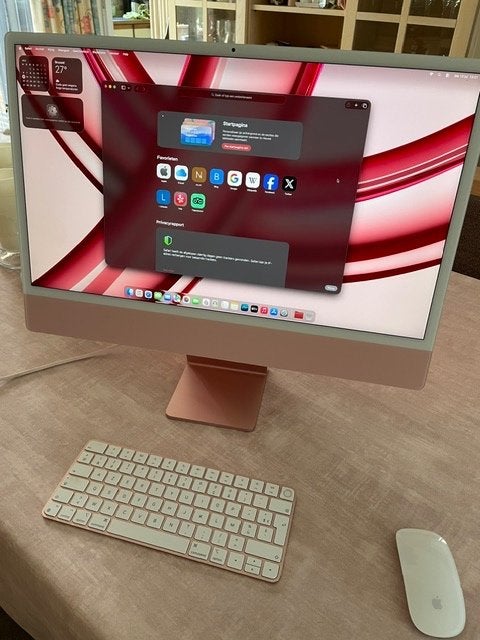Apple iMac 24 inch M1 - rode versie - nieuwstaat, Informatique & Logiciels, Apple Desktops, 256 GB, IMac, 24 inch True Color, Comme neuf