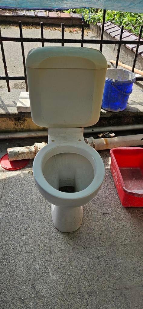 Toilet en wc om te geven, Ophalen