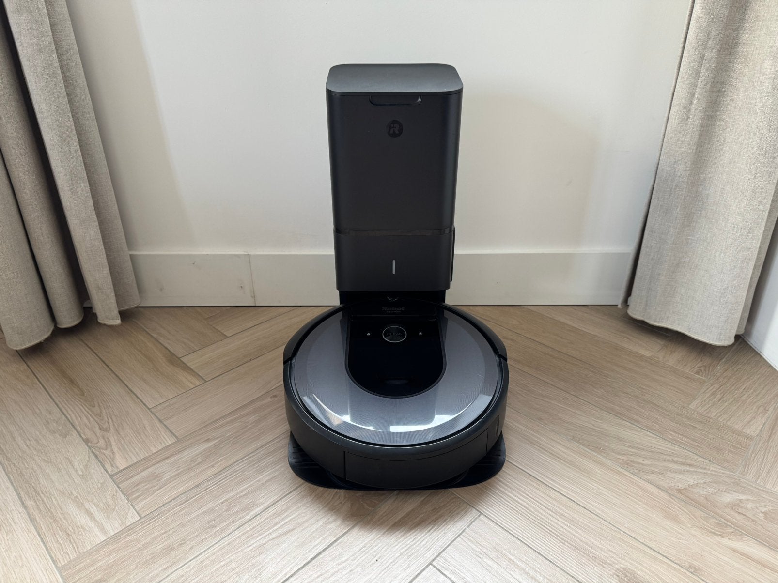 Robotstofzuiger met dweilfunctie – Roomba i8+, Elektronische apparatuur, Stofzuigers, Ophalen, Zo goed als nieuw, Dweilfunctie