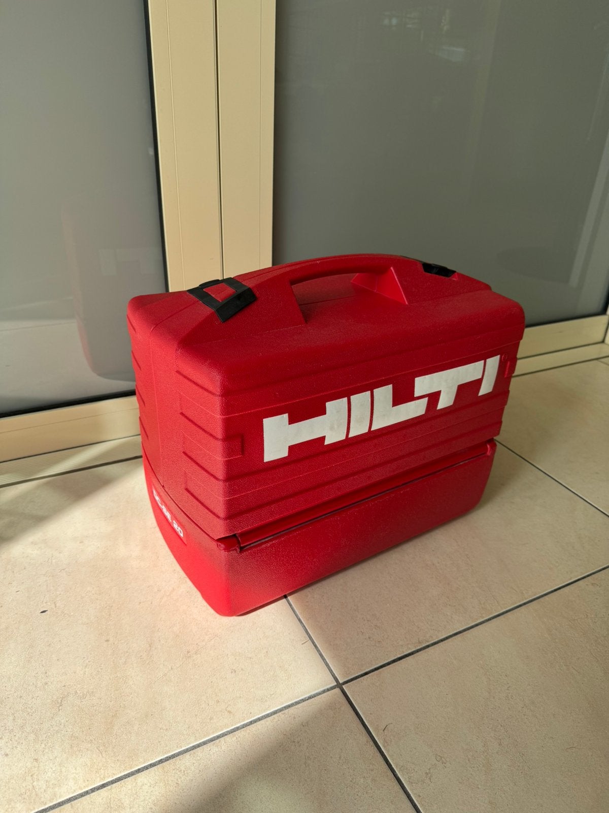 Hilti sleuvenzaag, Enlèvement, Utilisé