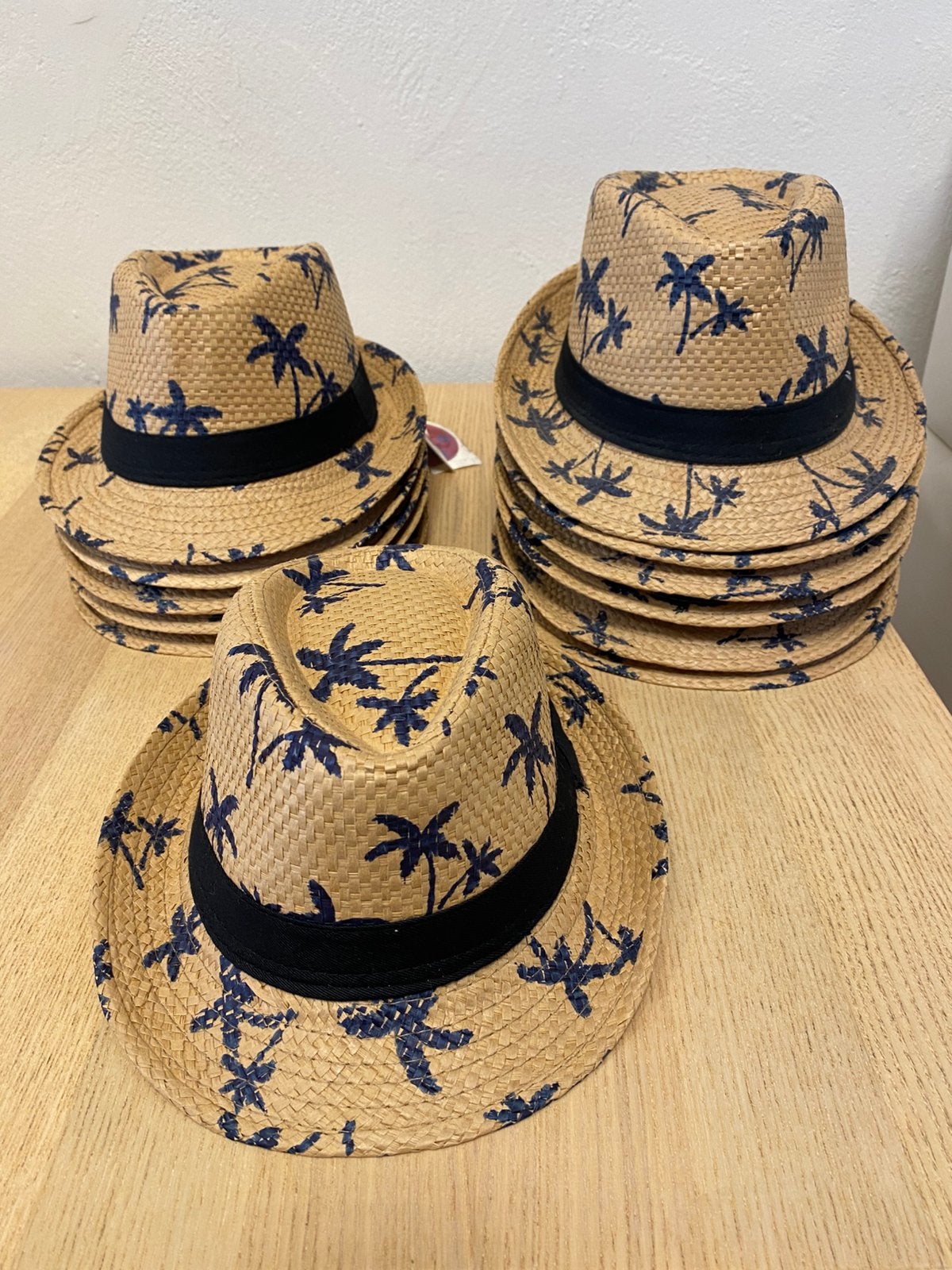 Lot van 12 hoeden Someone, Ophalen, Nieuw