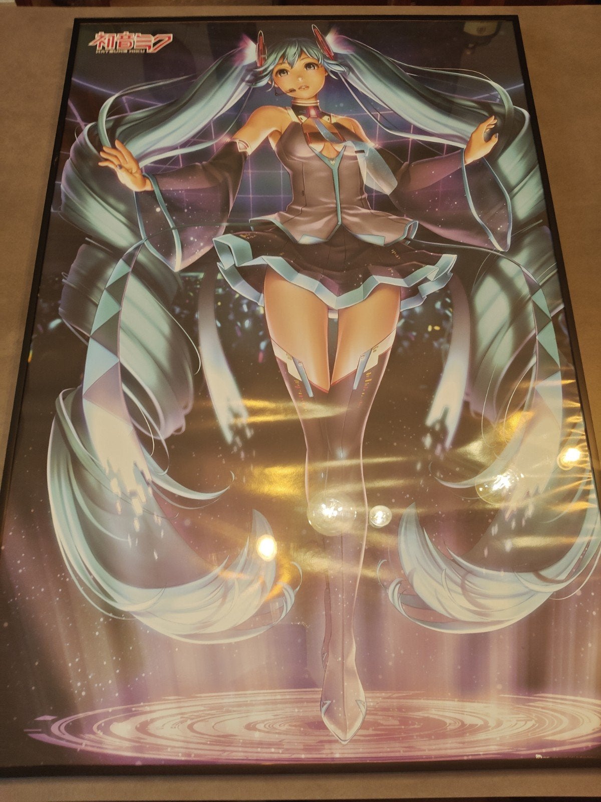 Hatsune miku in zwart metalen kader met glas 61x92, Verzamelen, Ophalen