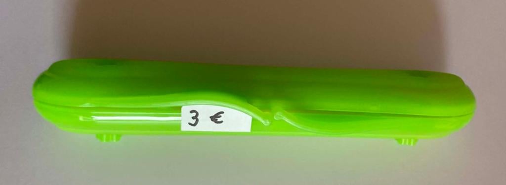 Cuillère Tupperware pour bébé dans une boîte, Enlèvement