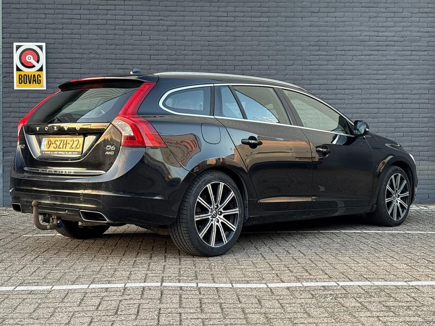 Volvo V60 2.4 D6 AWD Plug-In Hybrid Summum | Schuif/Kantelda, Auto's, Automaat, 48 g/km, Zwart, Break