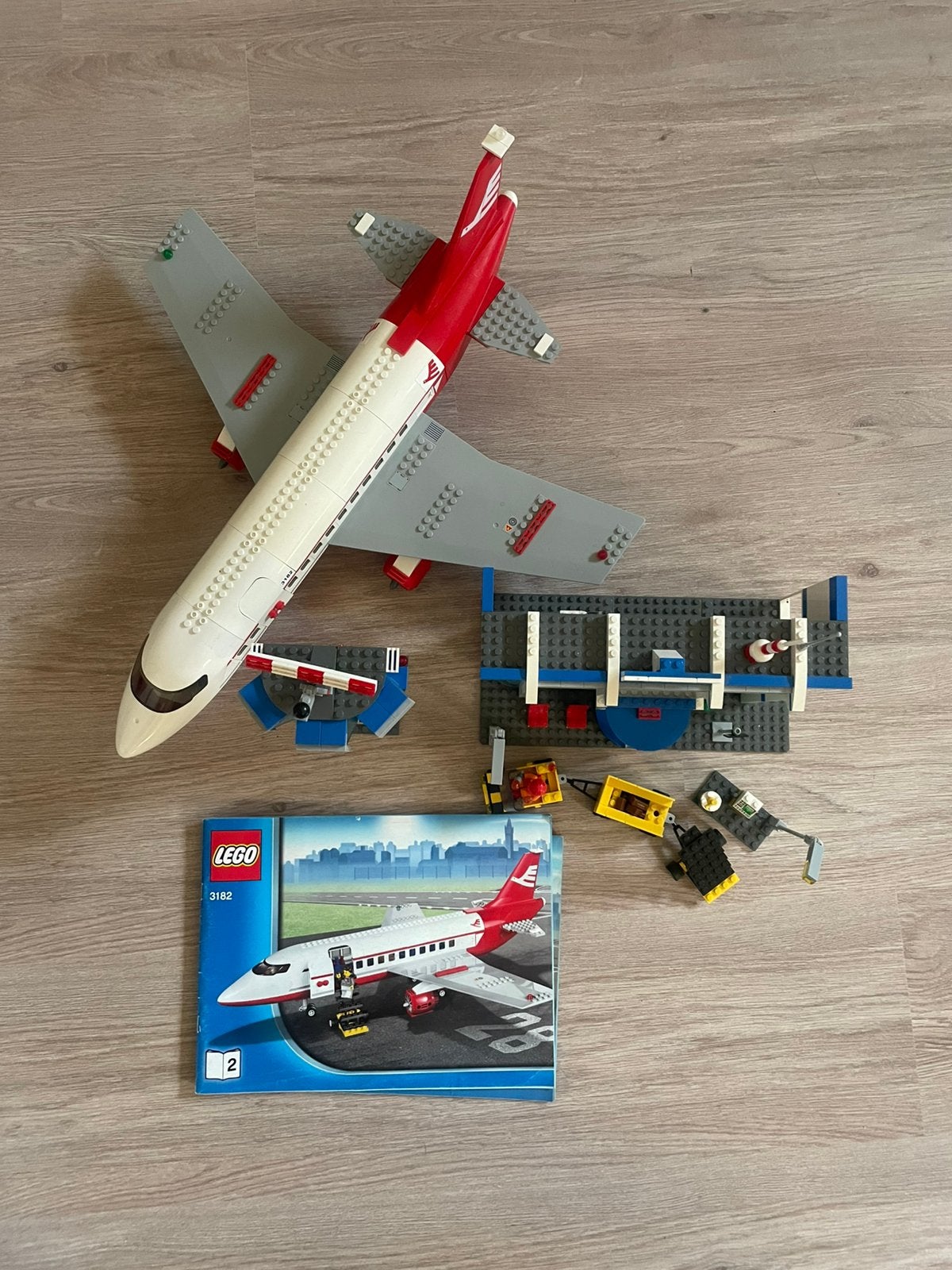 Lego City - 3182 - vliegtuig en luchthaven, City, Lego, Ophalen of Verzenden, Zo goed als nieuw