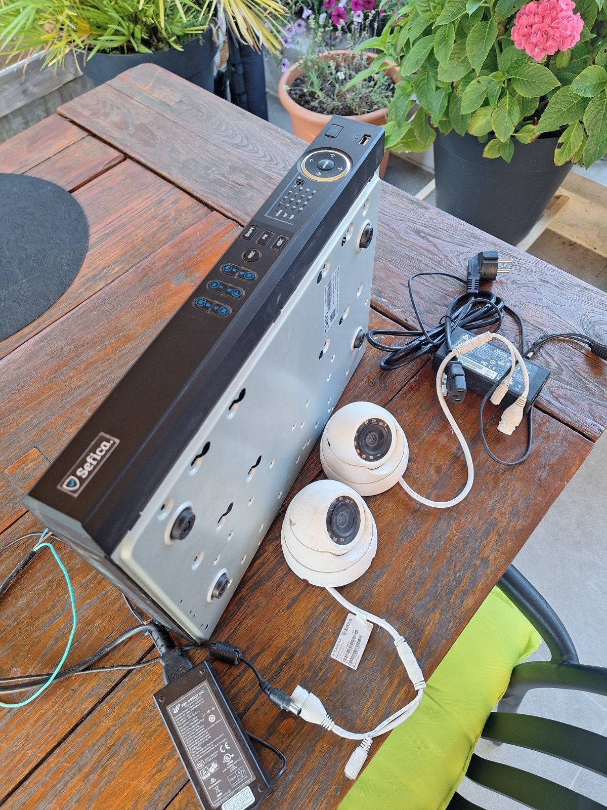 Te koop Volledig Camera Systeem Recorder + 2infrar camera's, Ophalen